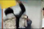 中學(xué)學(xué)生群毆老師視頻 學(xué)生無(wú)理老師粗暴