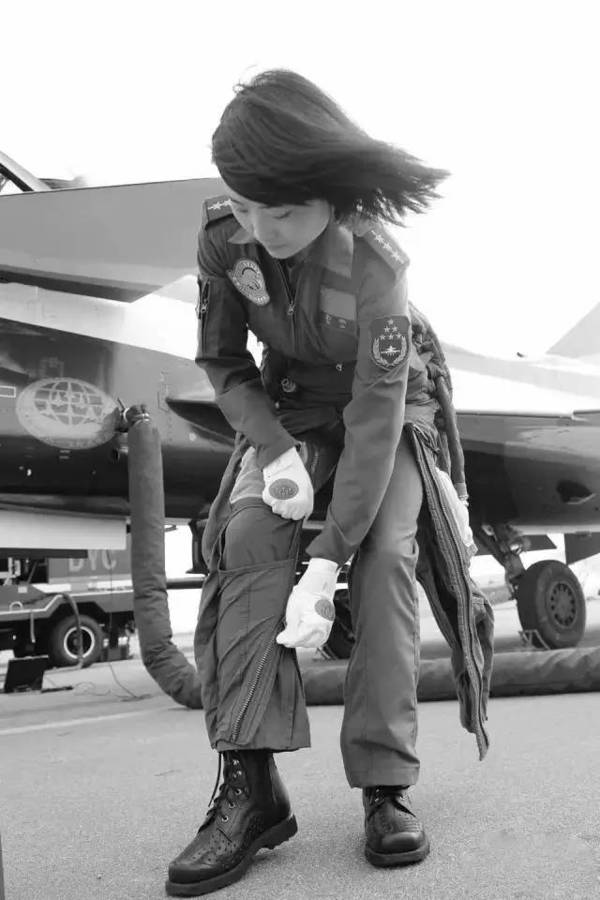 殲10女飛行員余旭犧牲