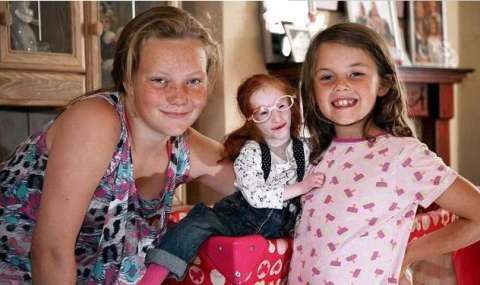 英國(guó)14歲姑娘比兔子小