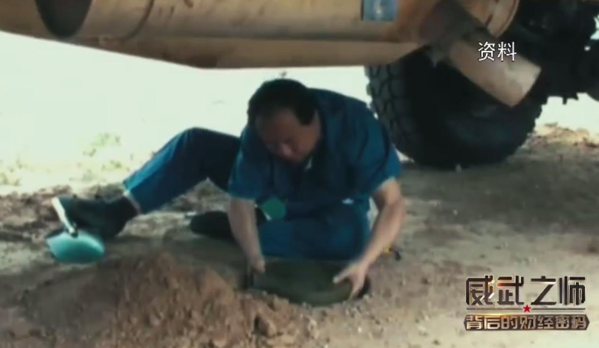 中國防雷車遭炸翻 車內士兵安全