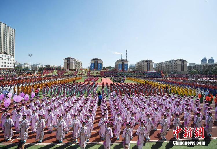 5599人同穿旗袍創(chuàng)吉尼斯世界紀(jì)錄