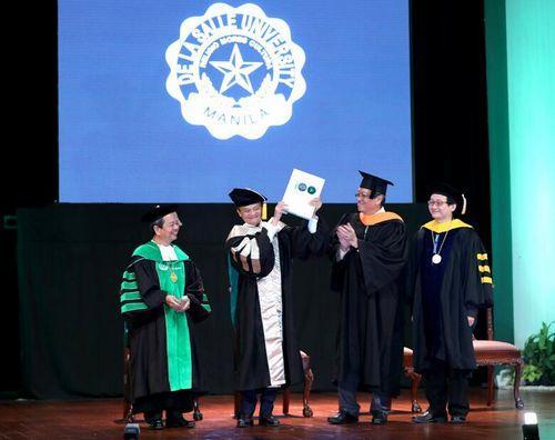 馬云被授博士學位