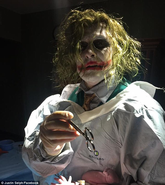 醫生扮小丑接生