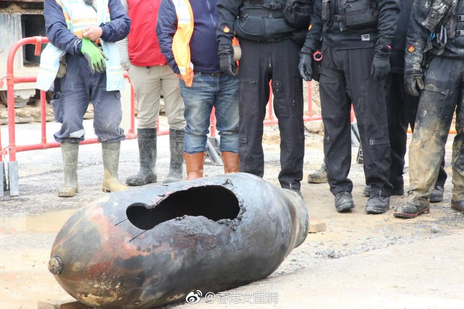 香港警方鬧市拆彈