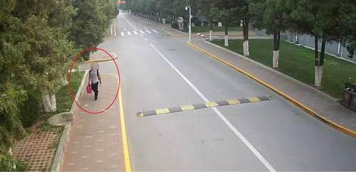 群演喬裝進(jìn)女宿舍