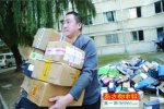 博士生送快遞8年 譚超的快遞網(wǎng)點將被收回