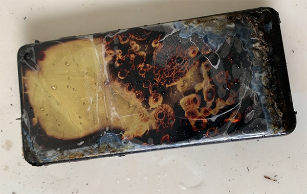 三星S10手機自燃