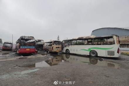 太原市長風(fēng)東街與黑駝村交叉口附近著火現(xiàn)場