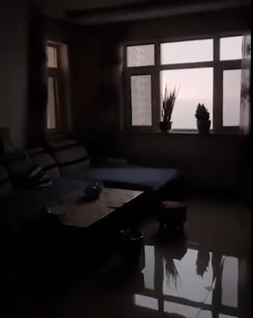 哈爾濱突降暴雨冰雹白天變黑夜