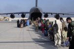 喀布爾機(jī)場內(nèi)仍有5400人等待撤離
