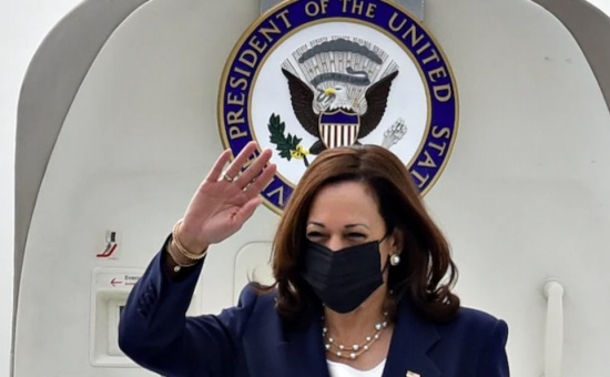 哈里斯訪問新加坡