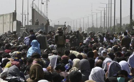 塔利班指責美國在喀布爾機場撤離混亂