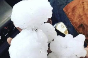 澳大利亞遭遇冰雹襲擊 最大冰雹直徑超過16厘米像大