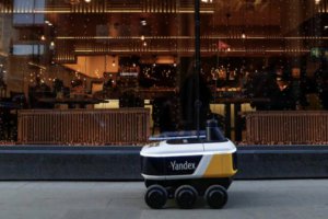 自動駕駛機器人在俄羅斯首都運送包裹