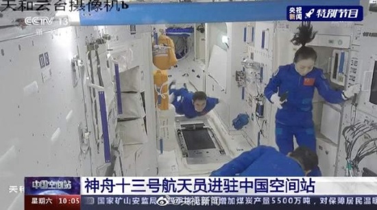 王亞平太空辮子搶鏡