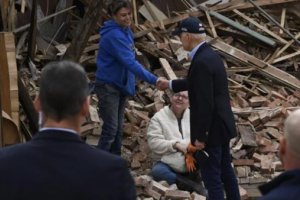 肯塔基州的龍卷風(fēng)破壞“幾乎令人難以置信”