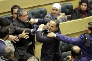 約旦國會議員在議會上大打出手