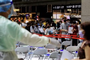 臺灣每日新冠病例首次突破10000例