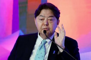 日本外長首次訪問所羅門群島時討論安全問題