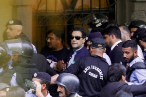 巴基斯坦前總理伊姆蘭·汗被控藐視選舉監督機構