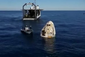 美宇航員滯留太空9個月后返回地球