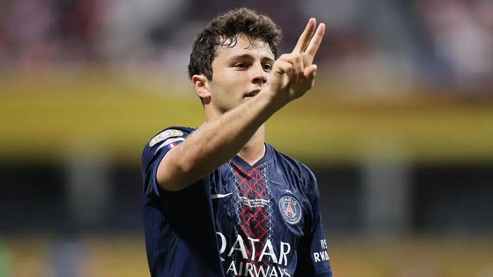 若昂&middot;內(nèi)維斯職業(yè)生涯首次在一場比賽中攻入兩球