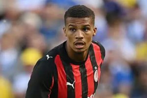 英超紐卡斯?fàn)枏腁C米蘭簽下后衛(wèi)蒂奧