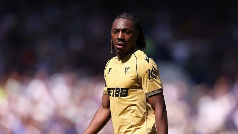 埃貝雷奇&middot;埃澤在加盟水晶宮之前，曾在女王公園巡游者隊(duì)出場(chǎng)112次，攻入20球。