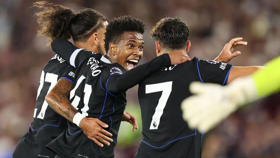 埃斯特瓦奧年僅18歲120天，是英超歷史上為切爾西助攻的最年輕球員