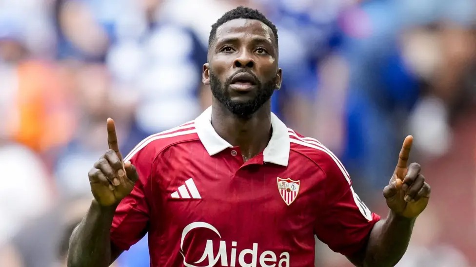 凱萊奇·伊希納喬與塞維利亞慶祝