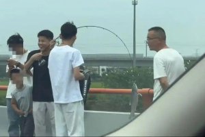 高速堵車堵出松弛感