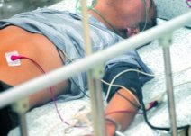 失戀男子尋死要買安眠藥 遭拒絕后劫持女醫生